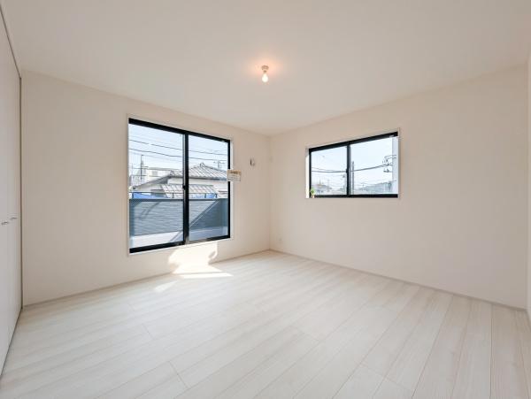 横浜市戸塚区戸塚町の新築一戸建(洋室)