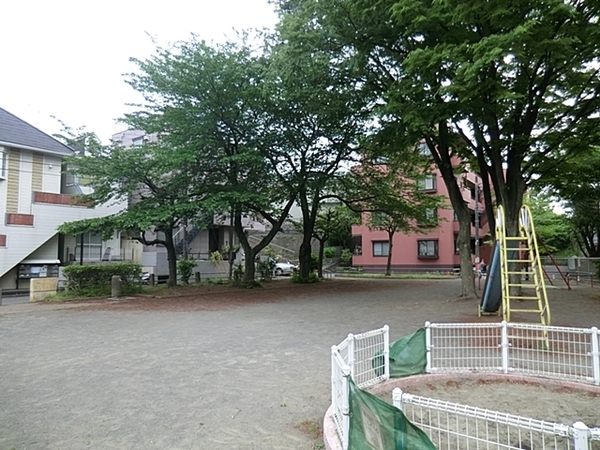 ロイヤルヒルズ上大岡１号棟(芹が谷第六公園)