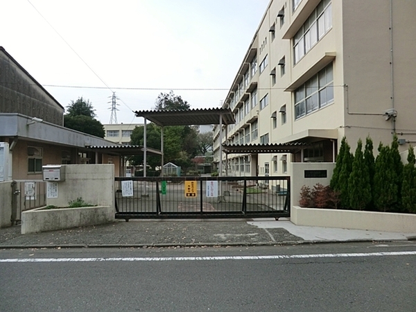 横浜市旭区川島町の新築一戸建(横浜市立左近山小学校)