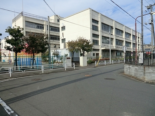 横浜市鶴見区汐入町２丁目の中古一戸建て(横浜市立汐入小学校)
