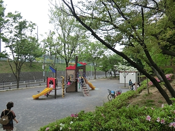 横浜市港南区日限山２丁目の新築一戸建(丸山台公園)