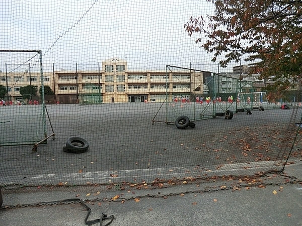 横浜市鶴見区栄町通１丁目の中古一戸建て(横浜市立潮田中学校)