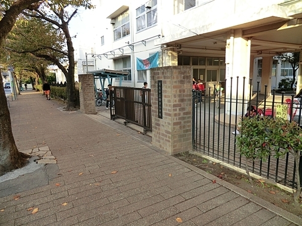 横浜市港南区笹下５丁目の新築一戸建(横浜市立南台小学校)