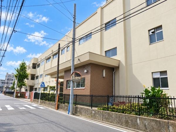 横浜市南区大岡３丁目の新築一戸建(横浜市立南小学校)