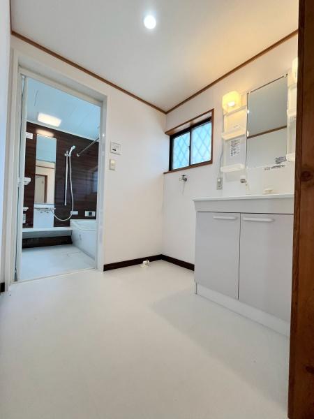 愛知郡愛荘町長野の中古一戸建て(洗面台・洗面所)