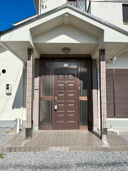 愛知郡愛荘町長野の中古一戸建て(玄関)