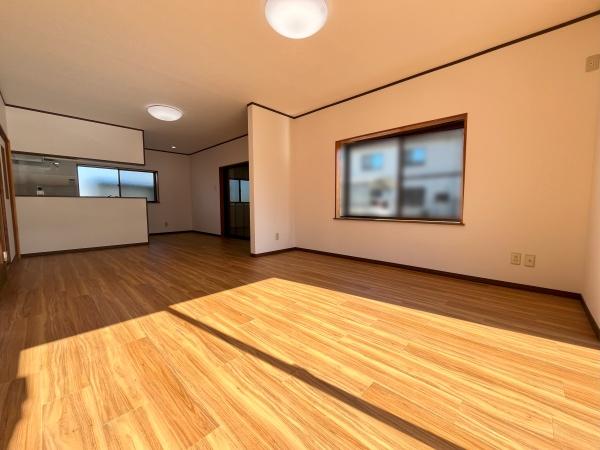 愛知郡愛荘町長野の中古一戸建て(リビング)