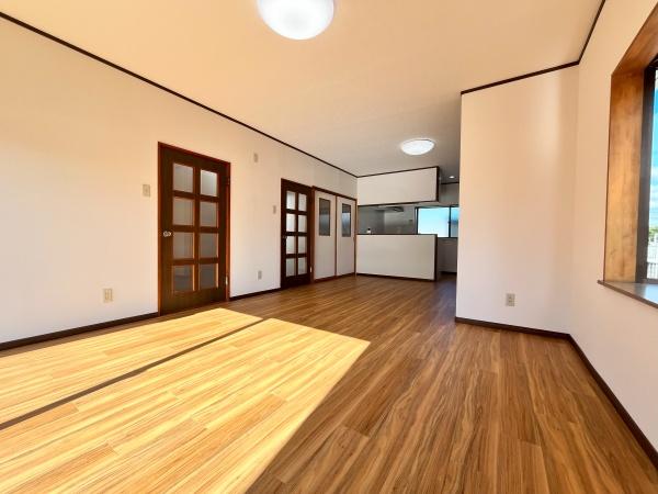 愛知郡愛荘町長野の中古一戸建て(リビング)