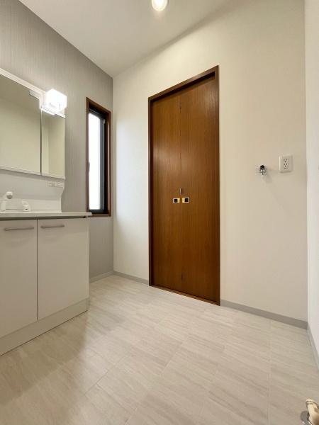 東近江市五個荘北町屋町の中古一戸建て(洗面台・洗面所)