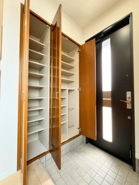 東近江市五個荘北町屋町の中古一戸建て(玄関)