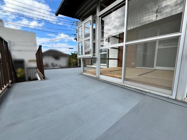 東近江市札の辻1丁目の中古一戸建て(バルコニー)