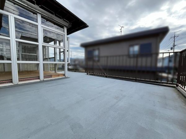 東近江市札の辻1丁目の中古一戸建て(バルコニー)