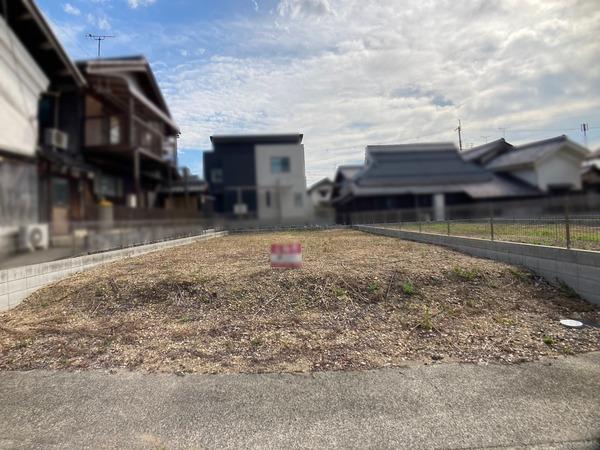 愛知郡愛荘町西出の土地