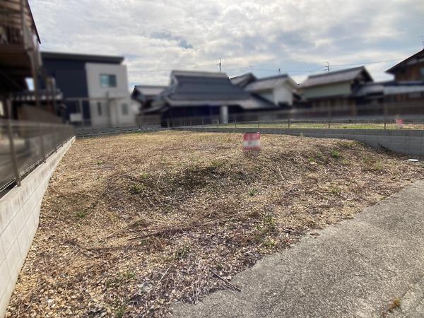 愛知郡愛荘町西出の土地