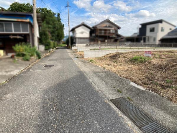 愛知郡愛荘町西出の土地