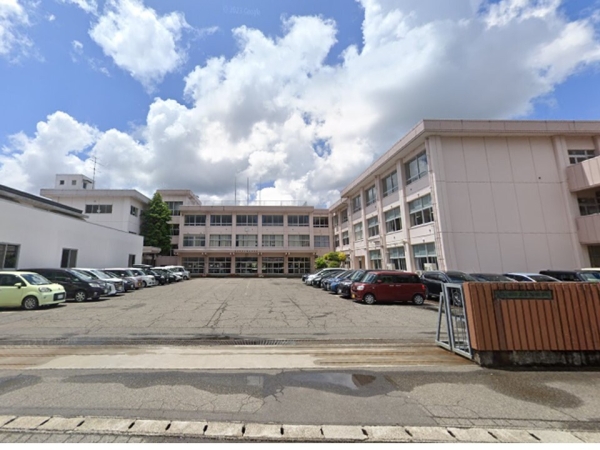 五泉市三本木　A棟(五泉市立五泉北中学校)