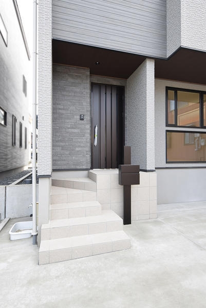 東区白銀1丁目　B棟　新築戸建