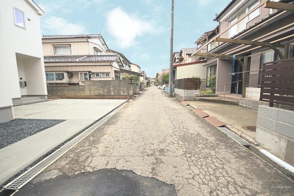 新潟市西区小針２丁目の新築一戸建