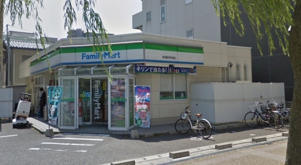 パークサイド白山(ファミリーマート新潟医学町通店)