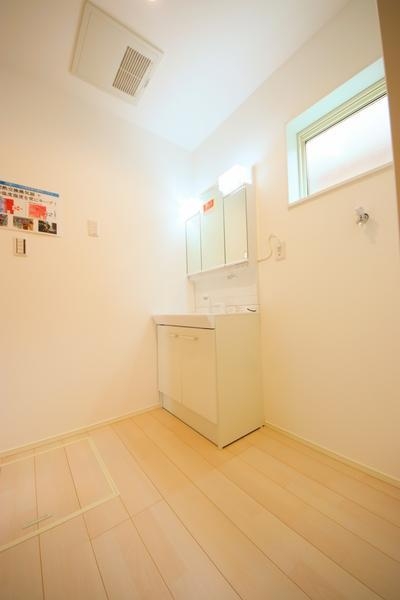 長岡市曲新町　新築戸建