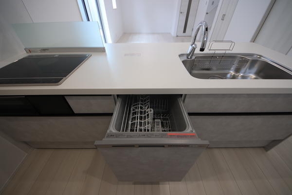 長岡市新保4丁目　黒　新築戸建