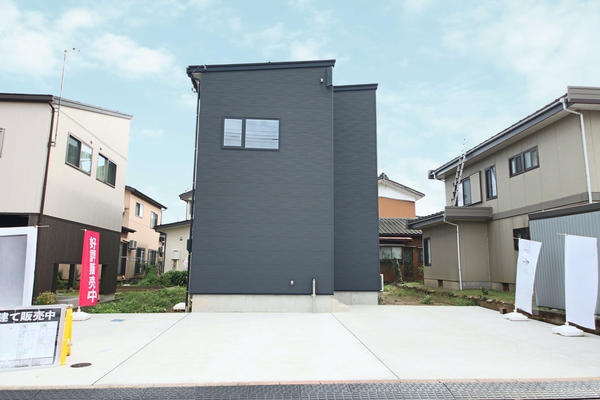 長岡市新保4丁目　黒　新築戸建