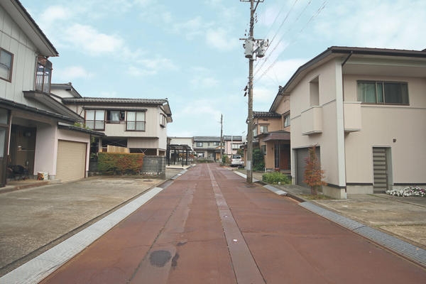 長岡市新保4丁目　黒　新築戸建