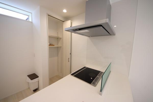 長岡市新保4丁目　黒　新築戸建