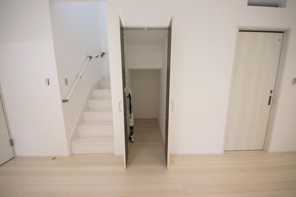 長岡市新保4丁目　黒　新築戸建