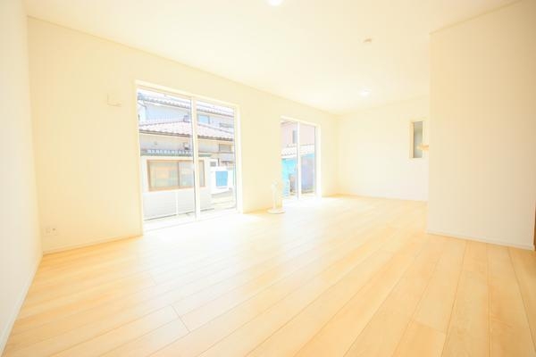新潟市東区石山６丁目の新築一戸建