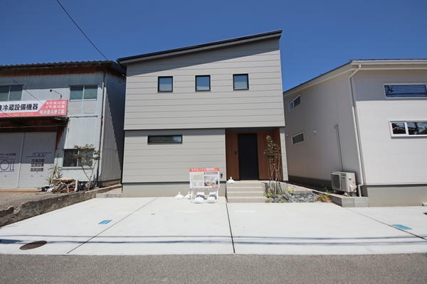 新潟市西区小針西２丁目の新築一戸建