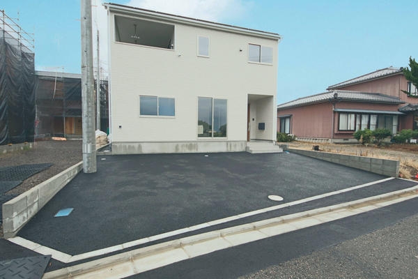 新潟市江南区丸潟新田の新築一戸建(駐車場)