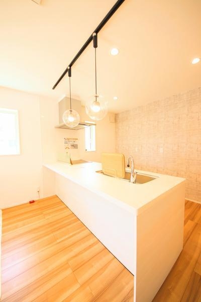燕市白山町3丁目　新築戸建