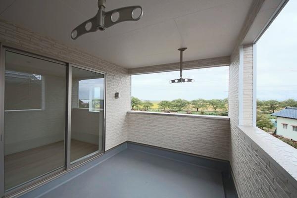 新潟市江南区丸潟新田の新築一戸建(バルコニー)