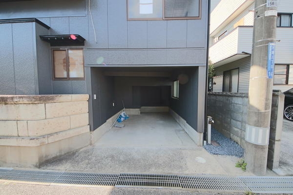 新潟市東区河渡3丁目の中古一戸建て(駐車場)