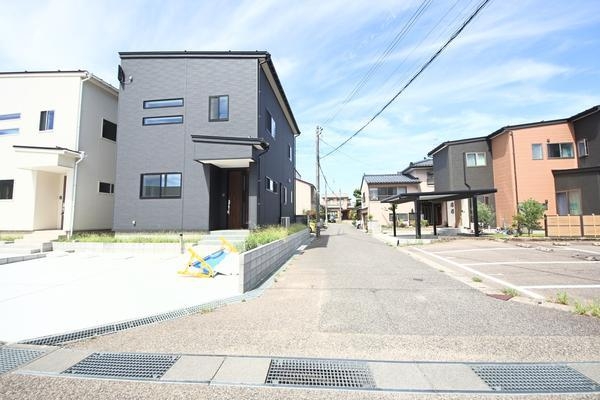 新潟市西区五十嵐中島５丁目の中古一戸建て