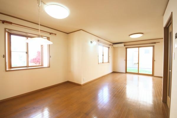東区新松崎3丁目　中古戸建