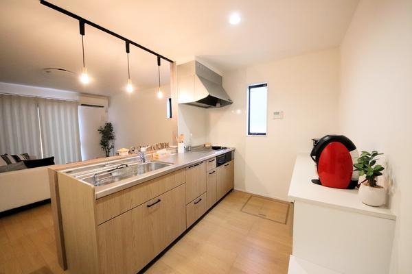 長岡市中島4丁目　新築戸建