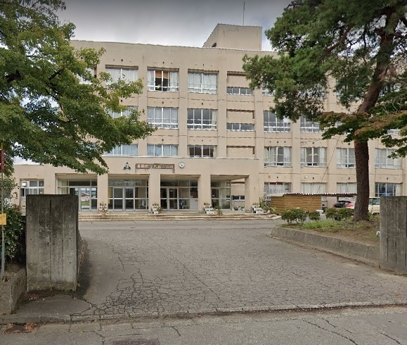 長岡市大島本町２丁目の中古一戸建て(長岡市立大島中学校)