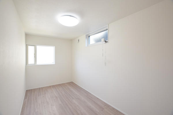 西区小針1丁目　A棟　新築戸建