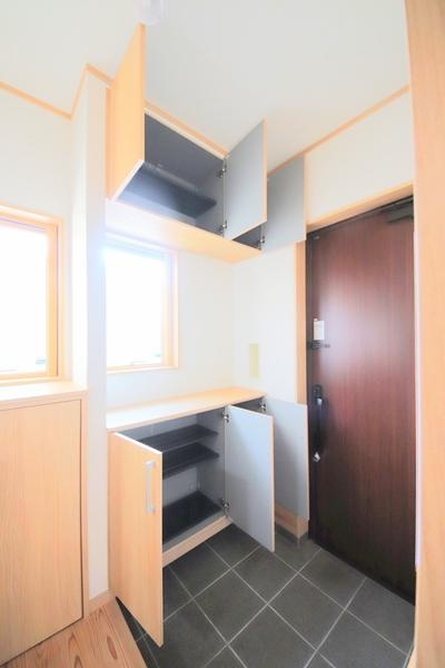 新潟市西区西小針台３丁目の中古一戸建て