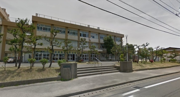 新潟市中央区美咲町１丁目の中古一戸建て(新潟市立上山中学校)