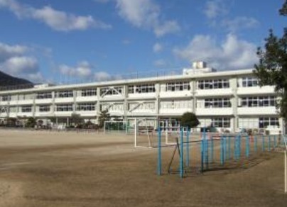 岩国市通津の土地(岩国市立通津小学校)
