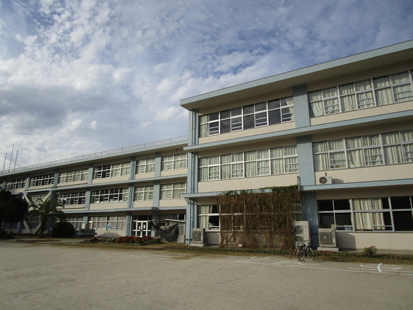 岩国市由宇町中央2丁目の土地(岩国市立由宇小学校)