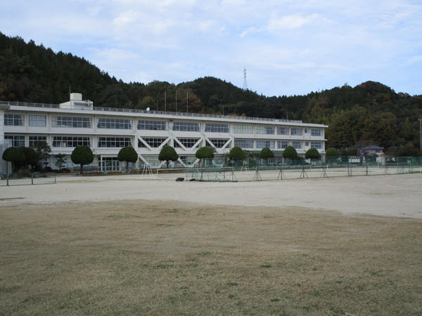 岩国市由宇町南3丁目の土地(岩国市立由宇中学校)