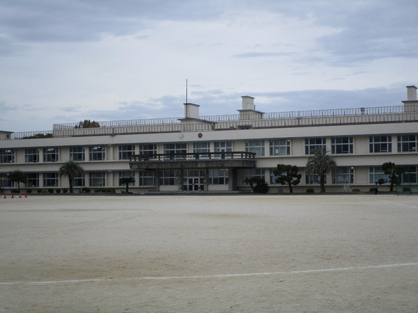 岩国市中津町2丁目の土地(岩国市立川下小学校)