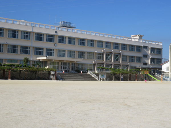 岩国市尾津町2丁目の土地(岩国市立愛宕小学校)