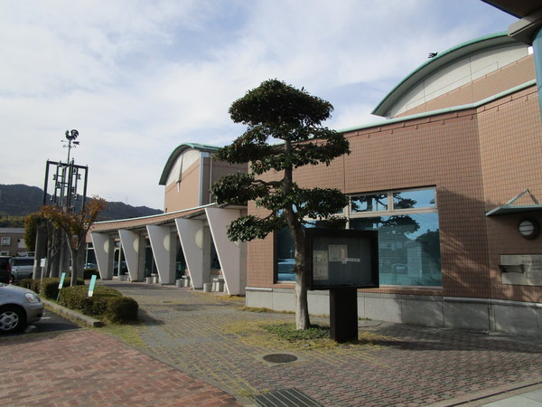 岩国市南岩国町5丁目の新築一戸建(岩国市立中央図書館)