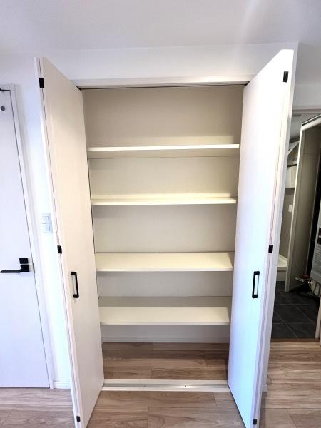 日商岩井三郷マンション(収納)