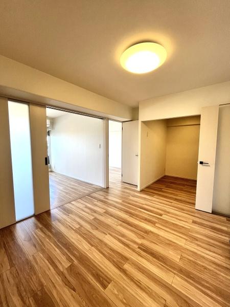 日商岩井三郷マンション(リビング)